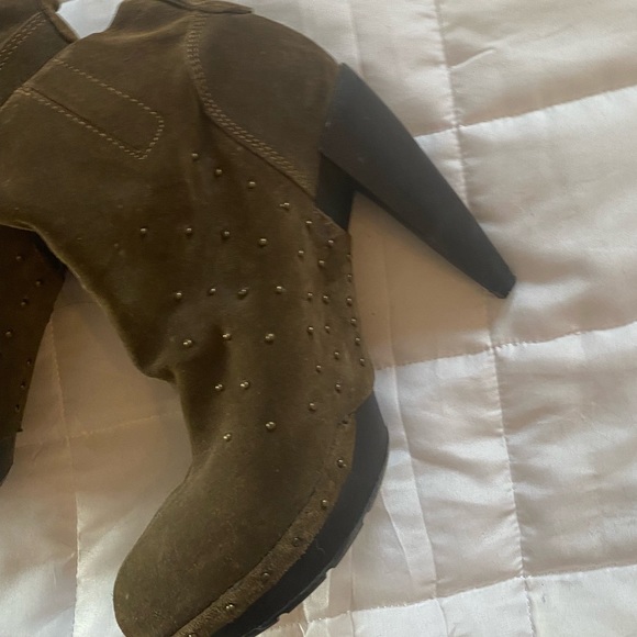 Beautiful faux suede boots - Picture 2 of 4